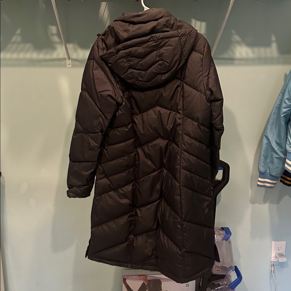 Patagonia Women's down black parka - Picture 8 of 9